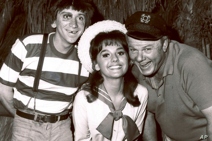 FILE - In this 1965 file photo, Dawn Wells, center, poses with fellow cast members of 