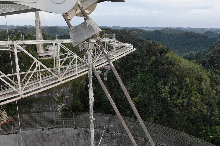 Huge Puerto Rico Radio Telescope, Already Damaged, Collapses