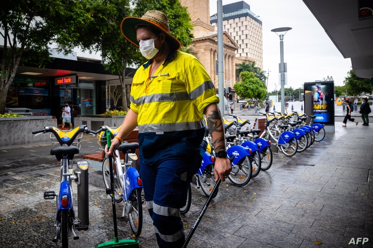 A Brisbane City Council worker wears a mask along the Queen Street Mall in Brisbane on January 8, 2021, as Australia's third…