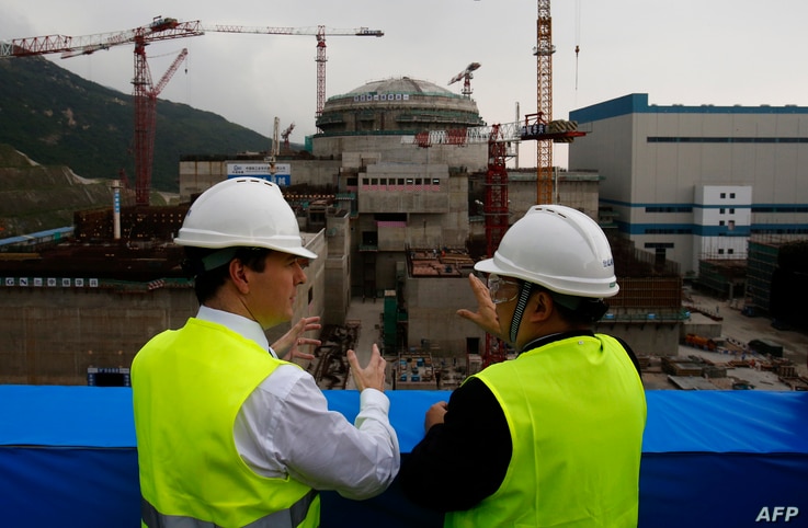 British Chancellor of the Exchequer George Osborne (L) talks with Taishan Nuclear Power Joint Venture general manager Guo…
