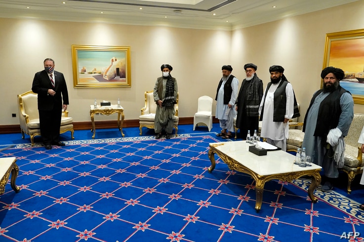 U.S. Secretary of State Mike Pompeo (L) meets with the Taliban's Mullah Abdul Ghani Baradar (C-R) and members of his negotiating team, in the Qatari capital Doha, Nov. 21, 2020. 